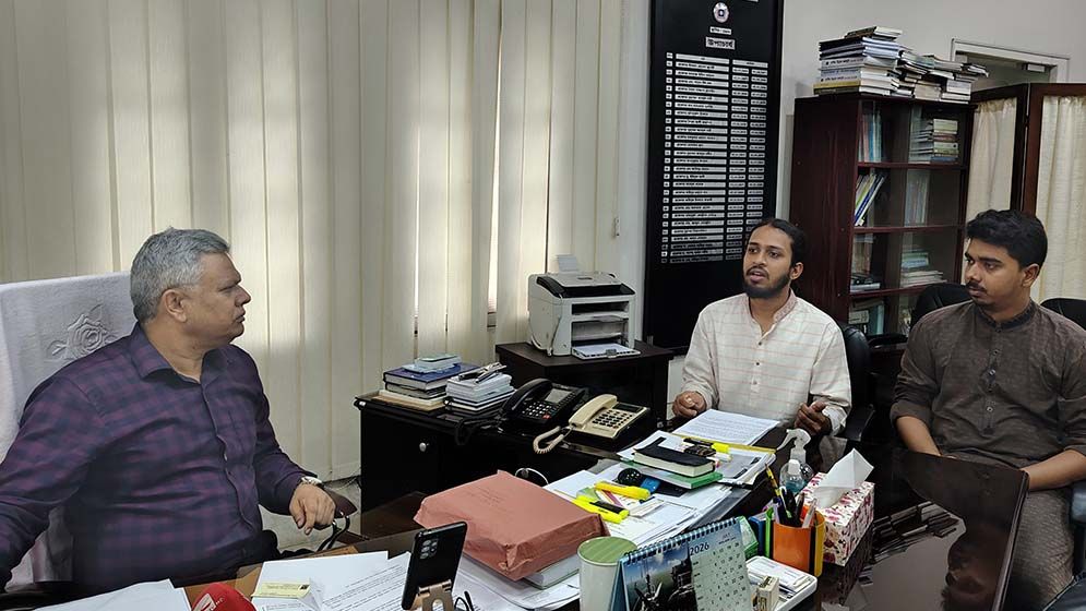 জুলাই অভ্যুত্থানবিরোধী’ ৩ শতাধিক শিক্ষকের বিচারের দাবি রাকসুর
