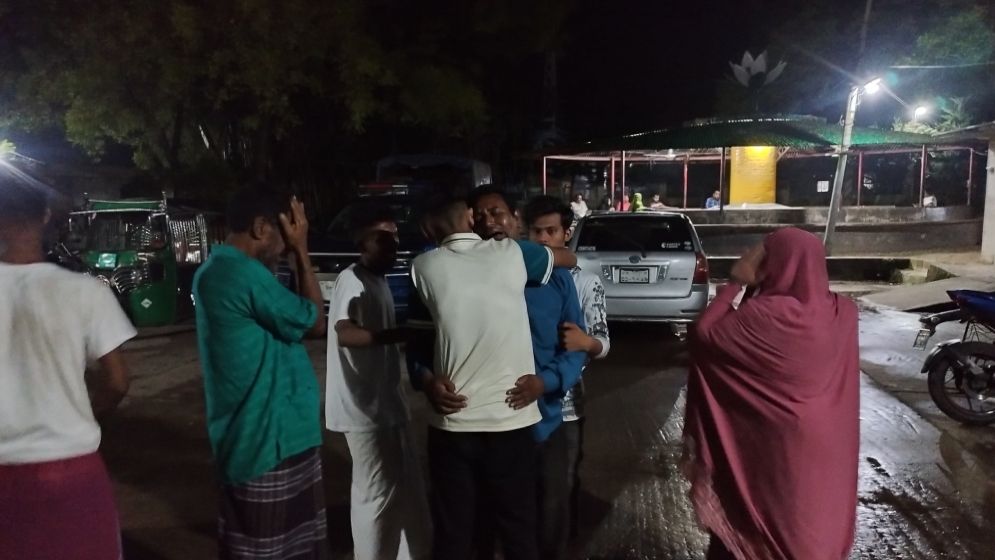 বনভোজনের নৌকায় বিদ্যুৎস্পৃষ্ট হয়ে দুই শ্রমিকের মৃত্যু