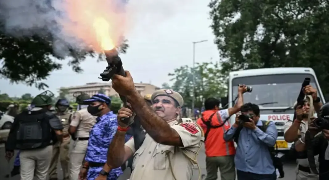 ককরোচ পার্টির বিক্ষোভে রণক্ষেত্র দিল্লি, এবার বন্ধ হলো ইন্টারনেট