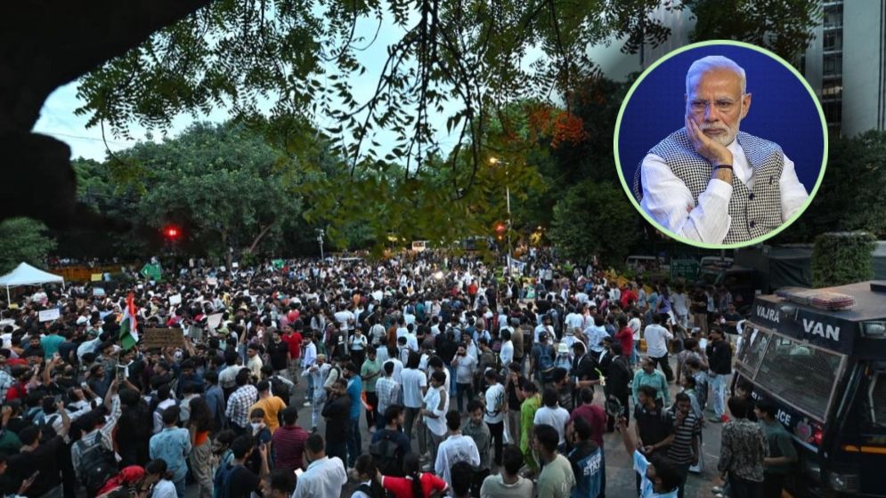 শহরে শহরে বিক্ষোভের ঢেউ, চাপে মোদি সরকার