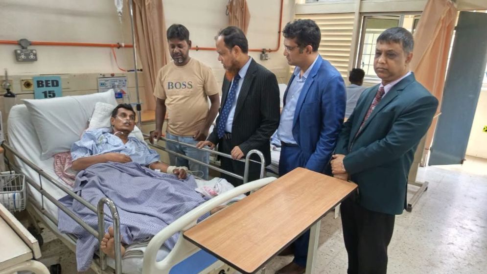 মালয়েশিয়ায় অসুস্থ বাংলাদেশি প্রবাসীর পাশে হাইকমিশনের প্রতিনিধি দল