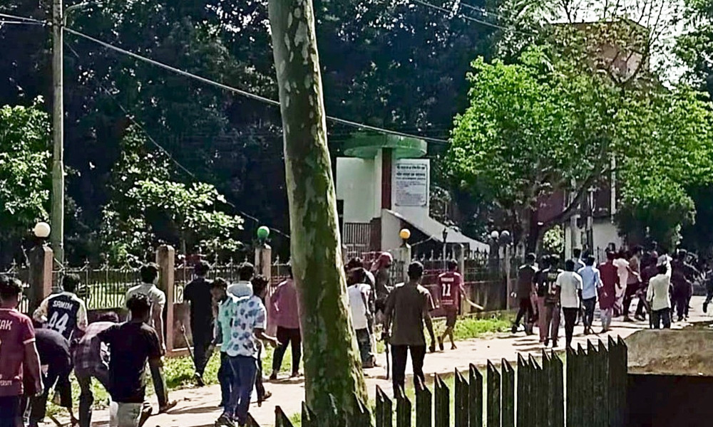 নারীঘটিত বিরোধে বাংলাদেশ কৃষি বিশ্ববিদ্যালয়ে সংঘর্ষ, আহত ১৩