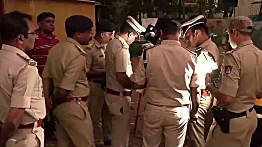 ‘বাংলাদেশি’ সন্দেহে ভারতে মুসলিম দম্পতিকে রাস্তায় ফেলে মারধরের অভিযোগ