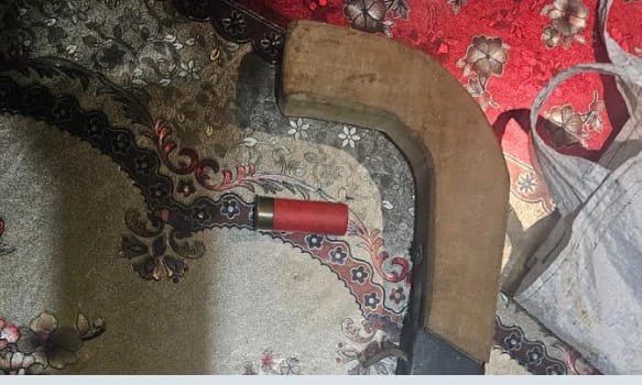 নোয়াখালীতে লাকড়ির ঘরে মিলল এলজি-কার্তুজ