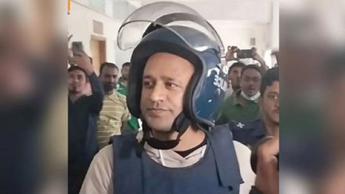 আরও দুই মামলায় জামিন পেলেন ব্যারিস্টার সুমন