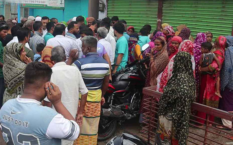 নওগাঁয় বিআরটিসি বাসের চাপায় শিক্ষক নিহত