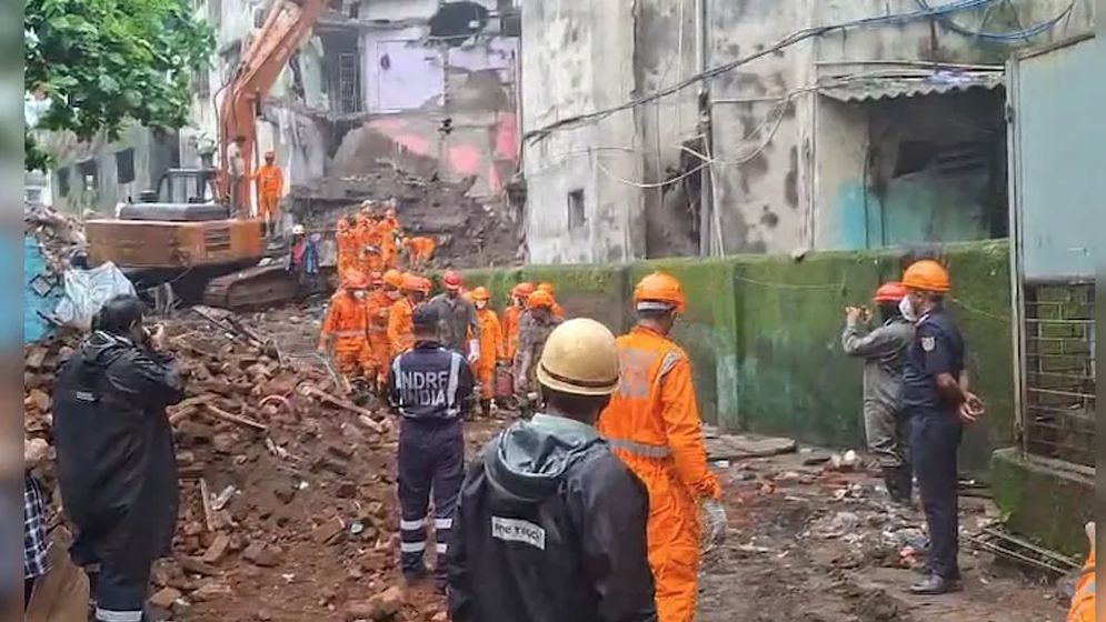 ভারতে চারতলা ভবন ধসে নিহত ৫, উদ্ধার অভিযান চলছে