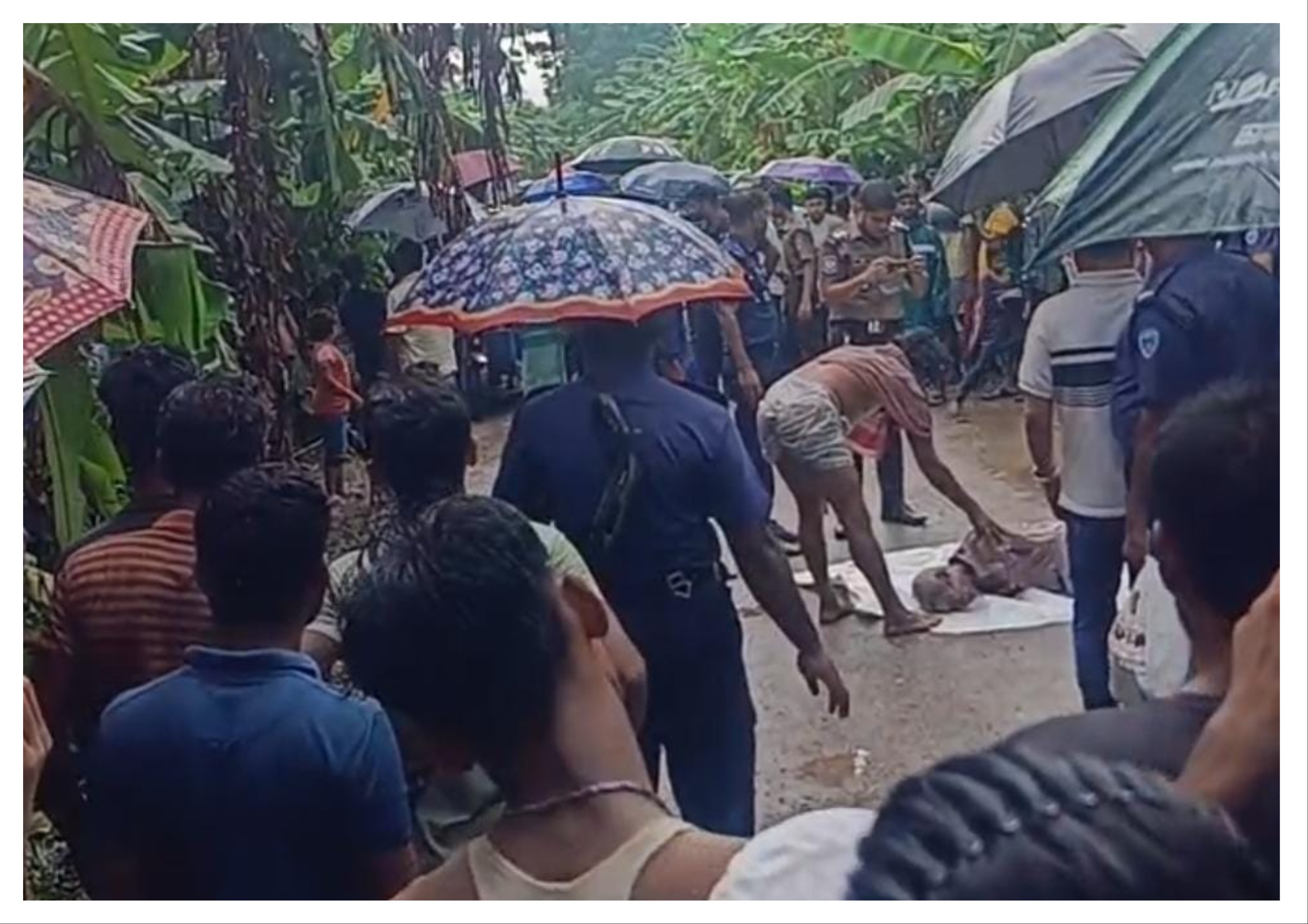হাতিয়ায় পুকুরে ভাসছিল অজ্ঞাত ব্যক্তির মরদেহ