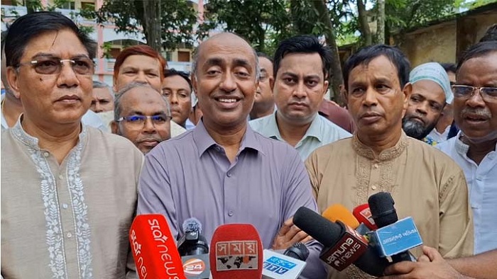হাসিনা দেশে এলে আমরা হাতকড়া নিয়ে দাঁড়িয়ে থাকব: আইনমন্ত্রী