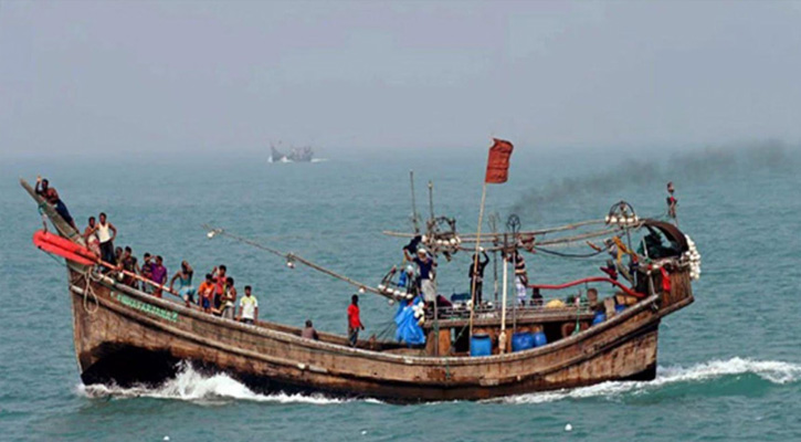 টেকনাফে রোহিঙ্গাবাহী নৌকাডুবি, ১৮ জন উদ্ধার; নিখোঁজ ১৩