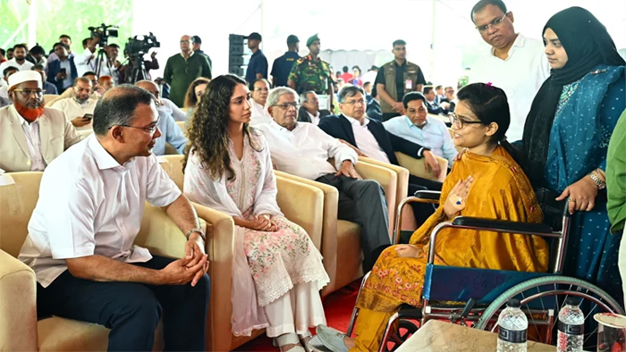 জুলাই আহত যোদ্ধা মিতুর খোঁজ নিলেন প্রধানমন্ত্রী