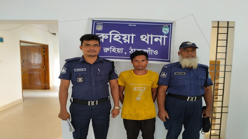 রুহিয়ায় ২১ লিটার চোলাই মদসহ ৩ জন গ্রেপ্তার
