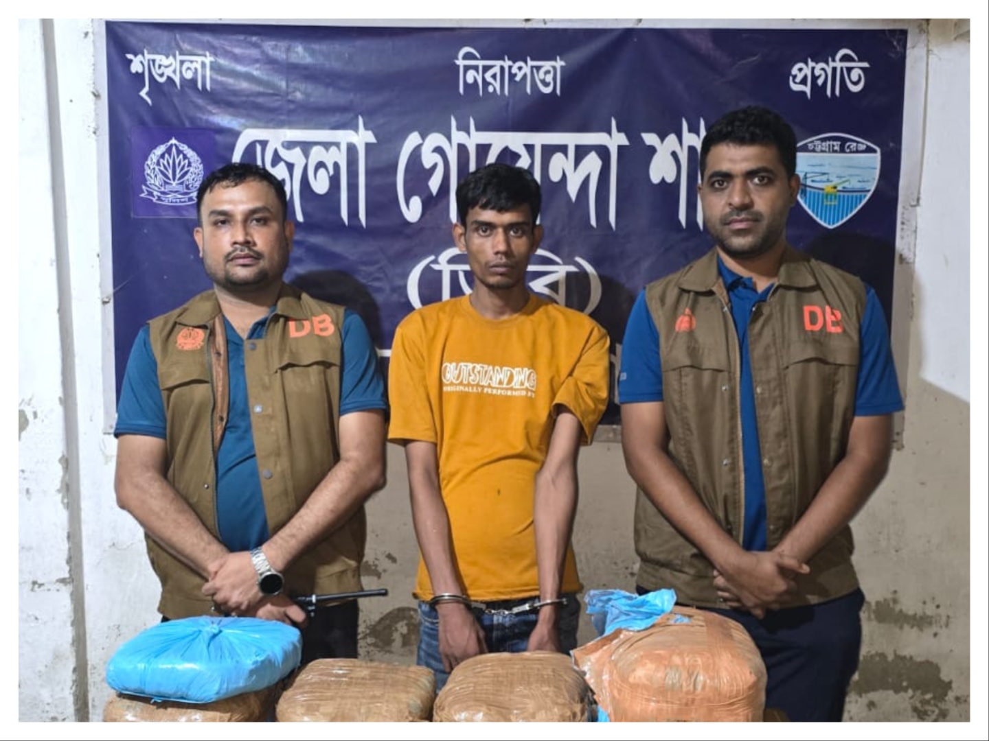 নোয়াখালীতে সিএনজিতে ১১ কেজি গাঁজা, গ্রেপ্তার ১