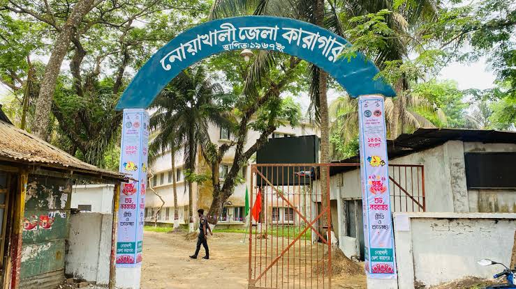 জামিনে মুক্তি পাওয়াদের বরণ করতে গিয়ে ফুলের মালাসহ আ.লীগের ৪ নেতাকর্মী আটক