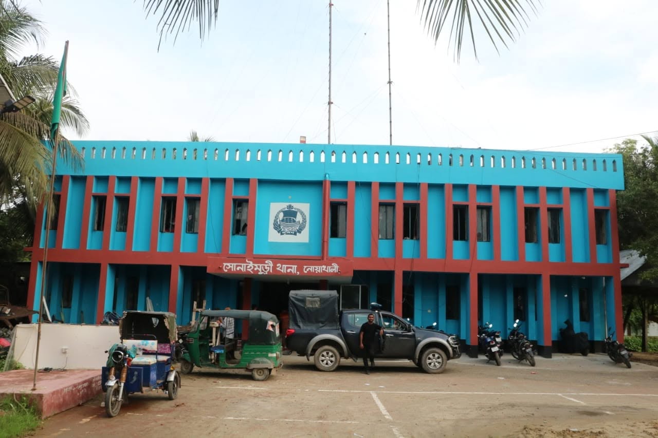 ঘরে ঢুকে ঘুমন্ত ব্যক্তিকে জবাইয়ের চেষ্টা