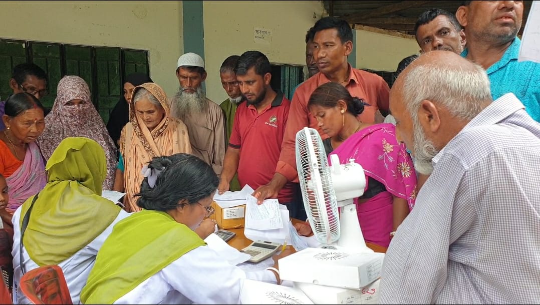 রুহিয়ায় ফ্রি চক্ষু ক্যাম্প, বিনামূল্যে সেবা পেলেন ৪০০ রোগী