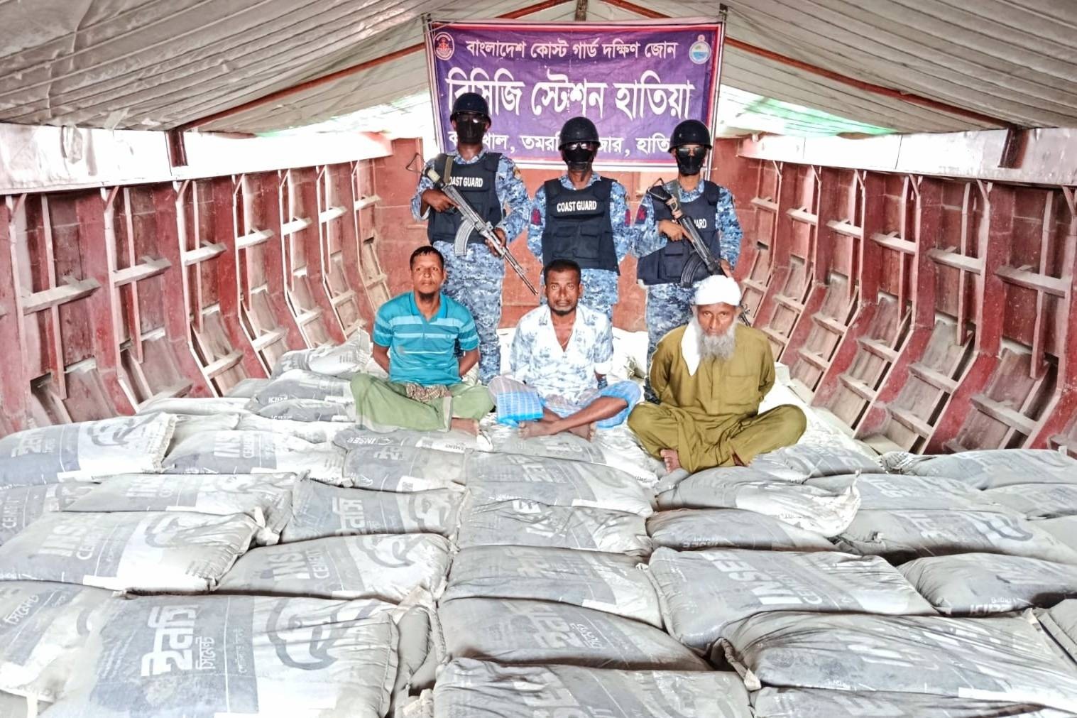 মিয়ানমারে পাচার হচ্ছিল ১,৩৬০ বস্তা সিমেন্ট, গ্রেপ্তার ৩
