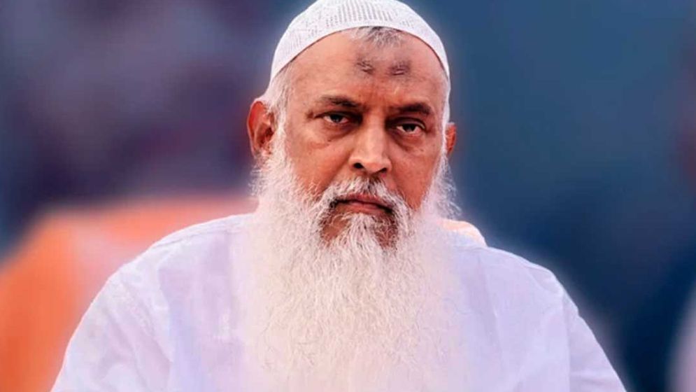 সিঙ্গাপুরে চিকিৎসা শেষে দেশে ফিরেছেন ধর্মমন্ত্রী