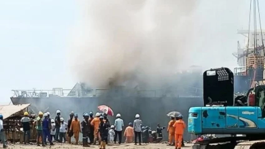 সীতাকুণ্ডের জাহাজভাঙা কারখানায় বিষাক্ত গ্যাস লিকেজ: নিহত বেড়ে ৮