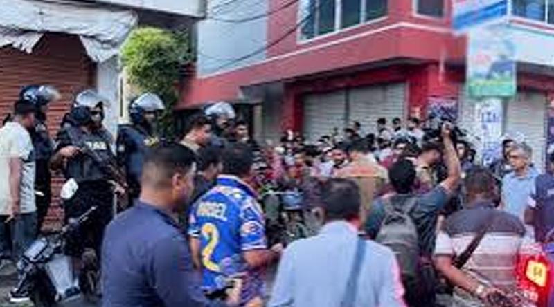 আমির হামজার গাড়িতে হামলা, জামায়াত-গণঅধিকার সংঘর্ষে আহত ১৫