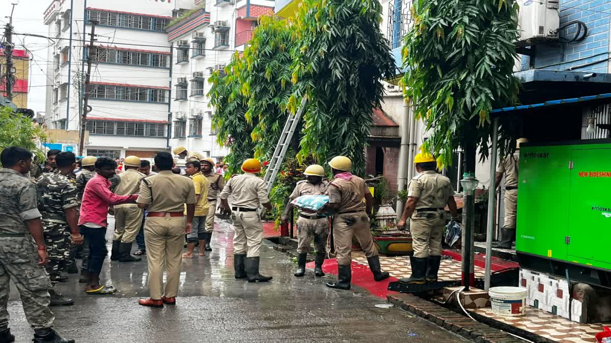 পশ্চিমবঙ্গে তারাপীঠের হোটেলে ভয়াবহ আগুন, নিহত ৬
