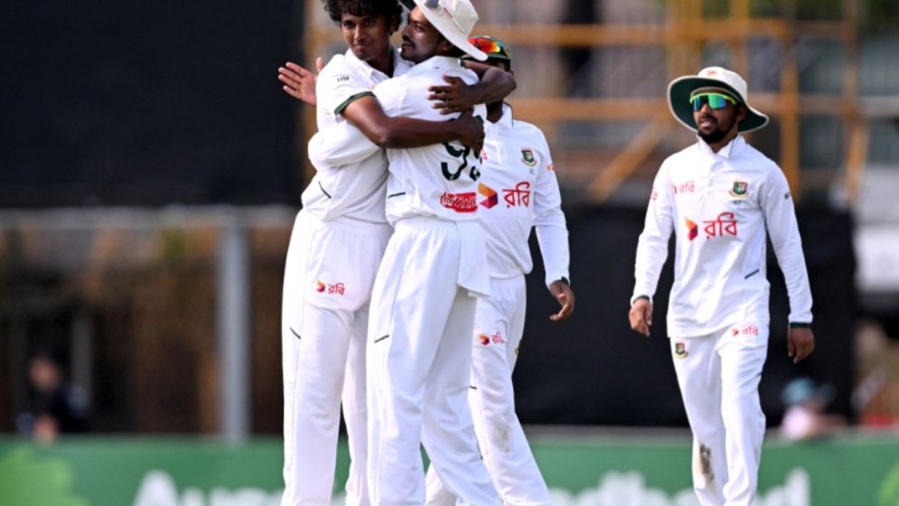 শেষ টেস্টে চার পেসার খেলানোর ভাবনা, যা বললেন সিমন্স