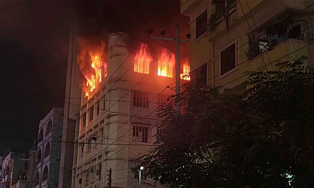 কালশীতে বহুতল ভবনে আগুন, নিয়ন্ত্রণে ৬ ইউনিট