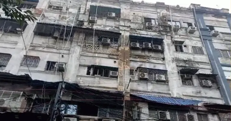 অগ্নিকাণ্ডের জেরে কলকাতায় ১৩ হোটেল বন্ধ, ১৬টি খালি করার নির্দেশ