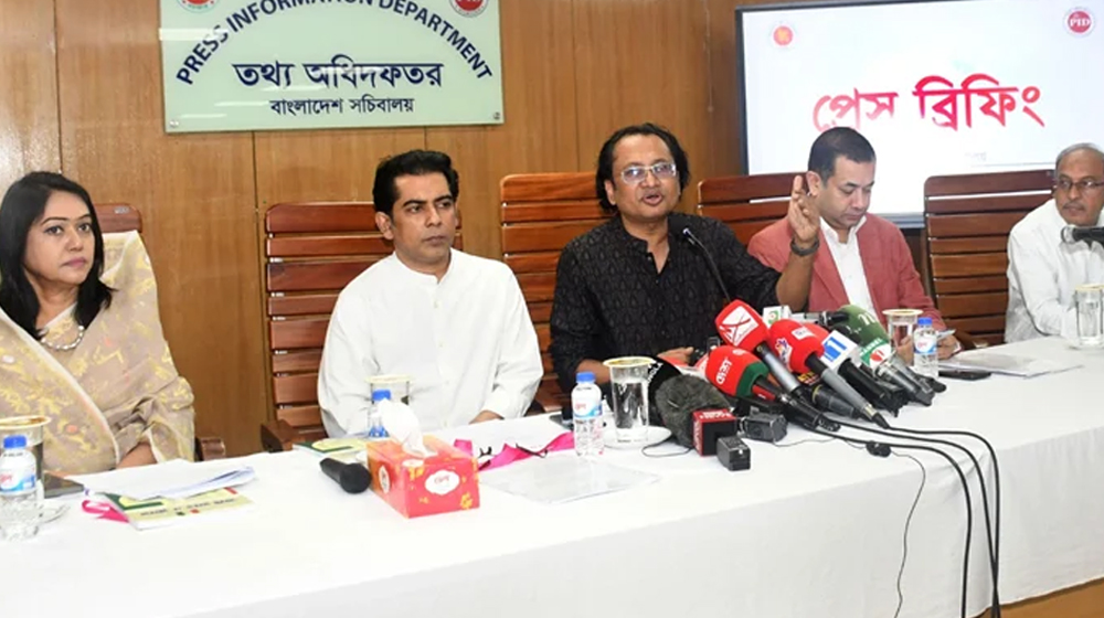 সারের সংকট নেই, পর্যাপ্ত মজুত আছে: তথ্য উপদেষ্টা