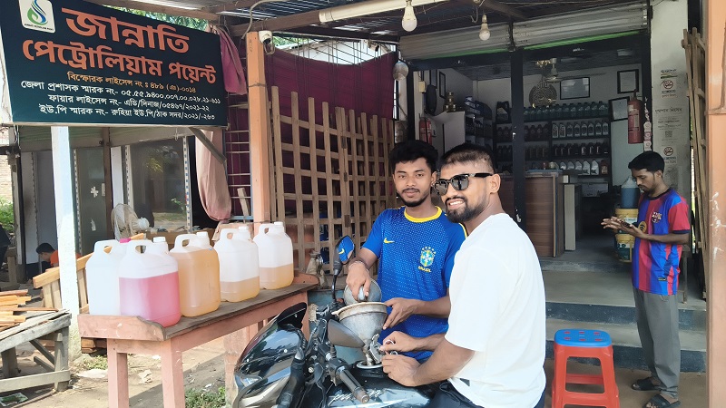 দীর্ঘদিন বন্ধ থাকার পর আবার চালু হলো রুহিয়ার জান্নাতি পেট্রোলিয়াম পয়েন্ট
