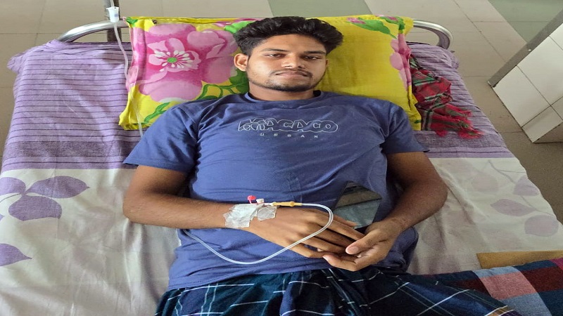 ছেলেকে বাঁচাতে দুয়ারে দুয়ারে কাঁদছেন মা