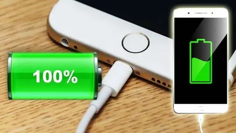 ১০০% চার্জের পরও ফোন চার্জে রাখলে কী হয়?