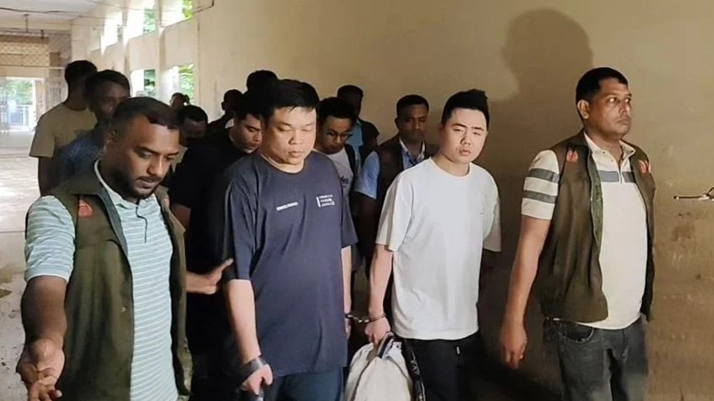 কক্সবাজারে ২ হাজার আইফোনসহ ৬ চীনা নাগরিক গ্রেপ্তার