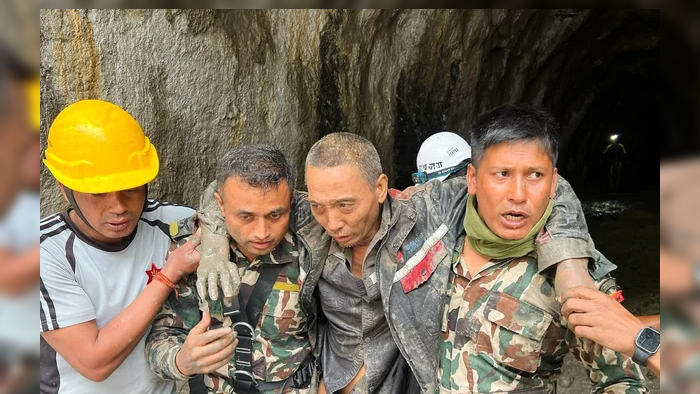 নেপালের সুড়ঙ্গ থেকে বন্যার ১০ দিন পর চীনা নাগরিককে জীবিত উদ্ধার
