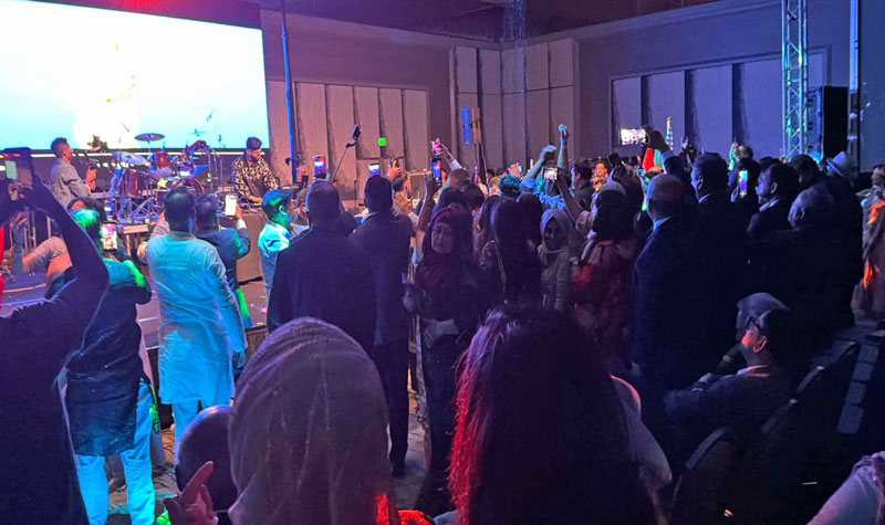 লস অ্যাঞ্জেলেস ফোবানার দ্বিতীয় দিনে দর্শক মাতালেন সঞ্জয়