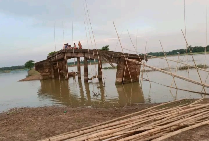 ধর্মপাশায় পরিত্যক্ত কালিজানা ব্রিজ: ঝুঁকি নিয়ে পারাপার, দুর্ভোগে হাজারো মানুষ