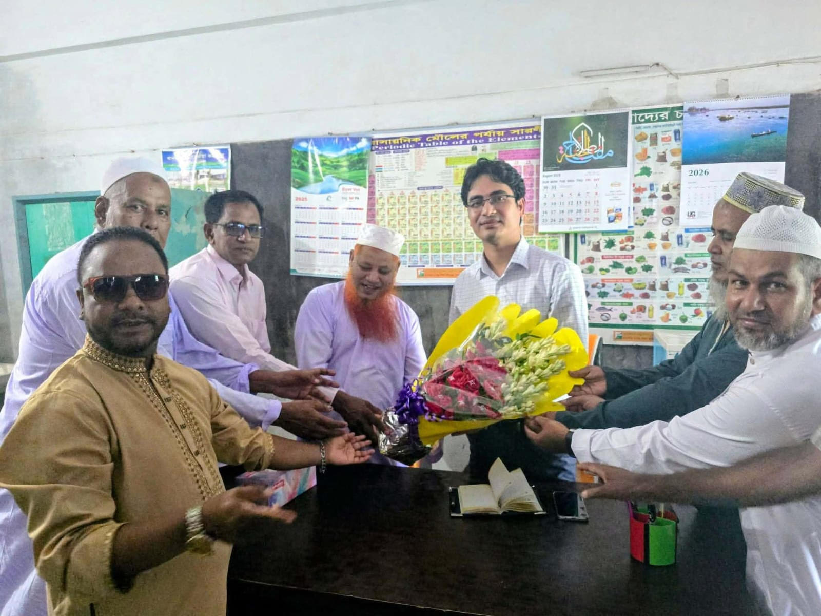 মোবাইল ফোন ও গাইড বই নিষিদ্ধ, পাঠ্যবইকে গুরুত্ব দিতে নির্দেশ ইউএনওর
