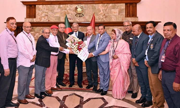 গণতন্ত্র বাঁচাতে হলে গণমাধ্যমকেও বাঁচাতে হবে: রাষ্ট্রপতি
