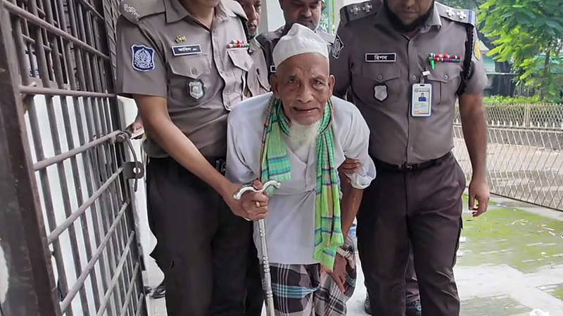 ১০ বছরের সাজাপ্রাপ্ত ১০৪ বছরের বৃদ্ধকে কারাগারে পাঠালেন আদালত