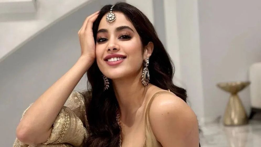 পুরুষের সামনে বোকা সাজার ভান করেন জাহ্নবী কাপুর