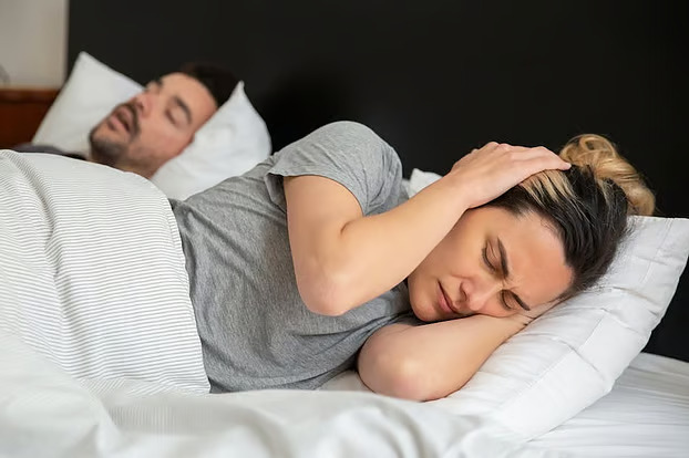 সঙ্গী নাক ডাকলে কী করবেন, জেনে নিন সমাধান