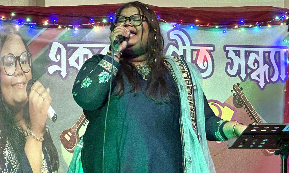 একক গানে কানেকটিকাটের দর্শকদের মুগ্ধ করলেন ব্রিয়ানা বিশ্বাস