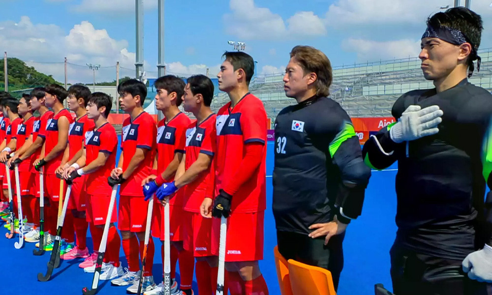 দক্ষিণ কোরিয়ার ম্যাচে বেজে উঠল উত্তর কোরিয়ার জাতীয় সংগীত