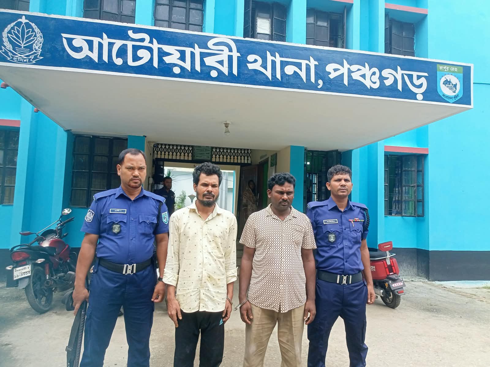 আটোয়ারীতে  পুলিশের হাতে দুই মাদক বিক্রেতা  আটক
