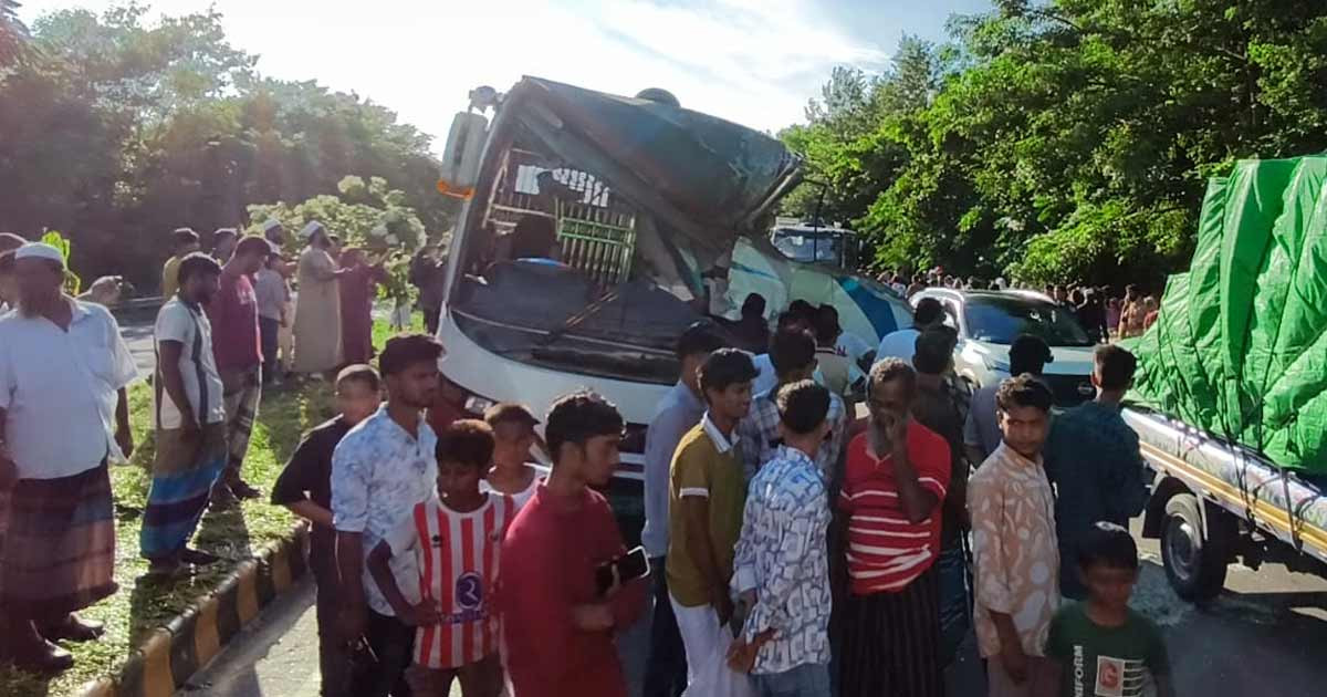 মাদারীপুরে দুই বাসের সংঘর্ষে ৩ প্রাণহানি, আহত অন্তত ২৫