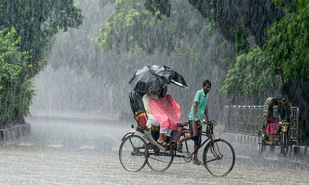 দুপুরের মধ্যে দেশের ৩ জেলায় ঝড়বৃষ্টির আভাস