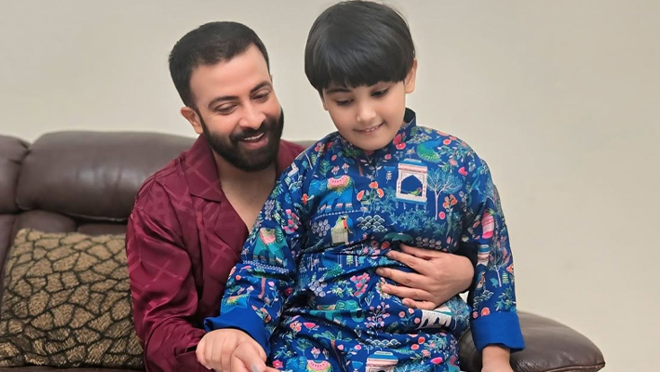 ছেলেকে সঙ্গে নিয়ে জন্মদিনের কেক কাটলেন শাকিব খান