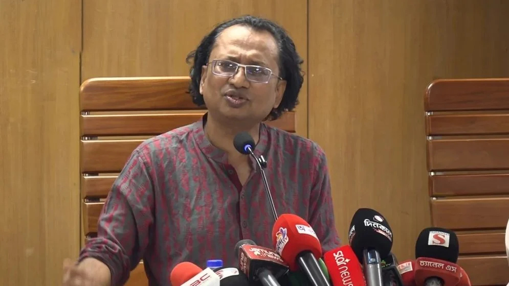 অন্তর্বর্তী সরকারের সময়ের তুলনায় এখন নৈরাজ্য কম: তথ্য উপদেষ্টা