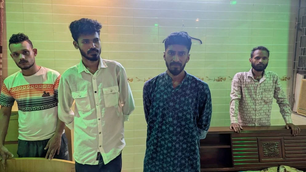 কৃষিবিদ গেস্ট হাউস থেকে ইয়াবাসহ চারজন আটক