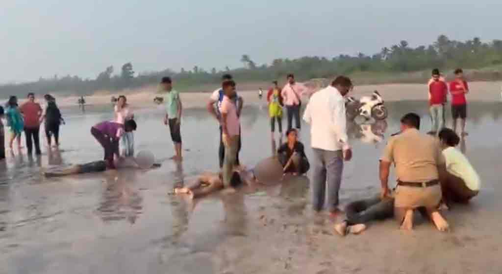 ভারতে সমুদ্রে ডুবে প্রাণ গেল ৮ শিক্ষার্থীর
